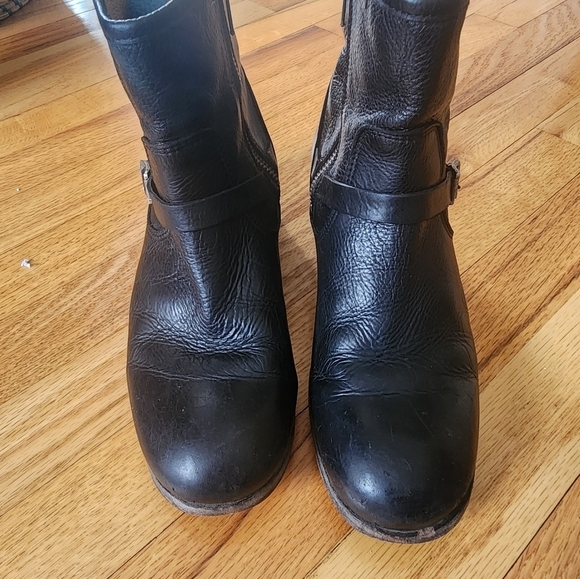 FRYE LYNN STRAP SHORT Women's Black Leather Ankle Boots SIZE 7.5 western biker - Picture 7 of 8